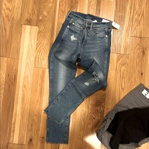 Women’s size 2 GAP ankle jeans